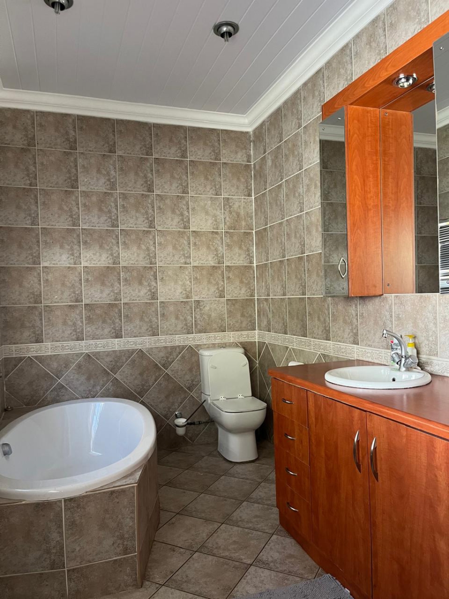 To Let 4 Bedroom Property for Rent in St Helena Free State
